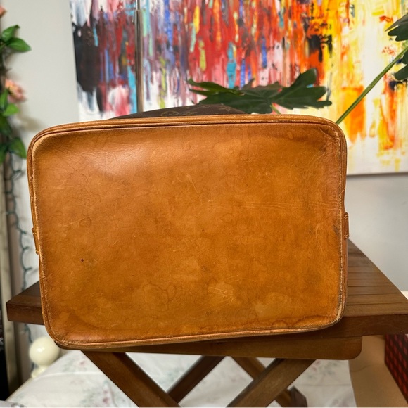 Louis Vuitton Noe Monogram MM - Picture 8 of 11